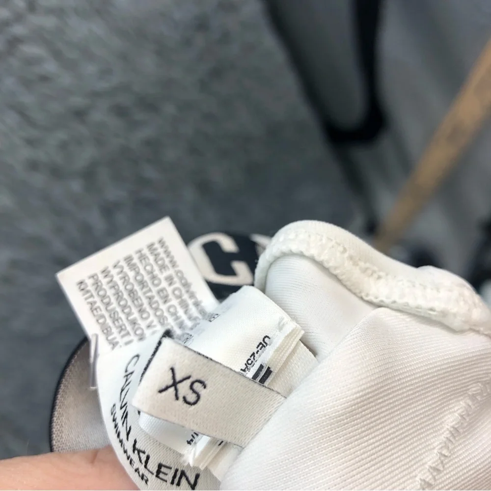 Calvin Klein Bra NWT Womens XS Swim Top Bralette Razorback White Black